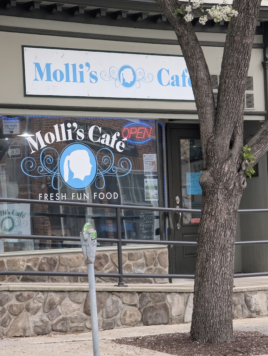 Molli's Cafe